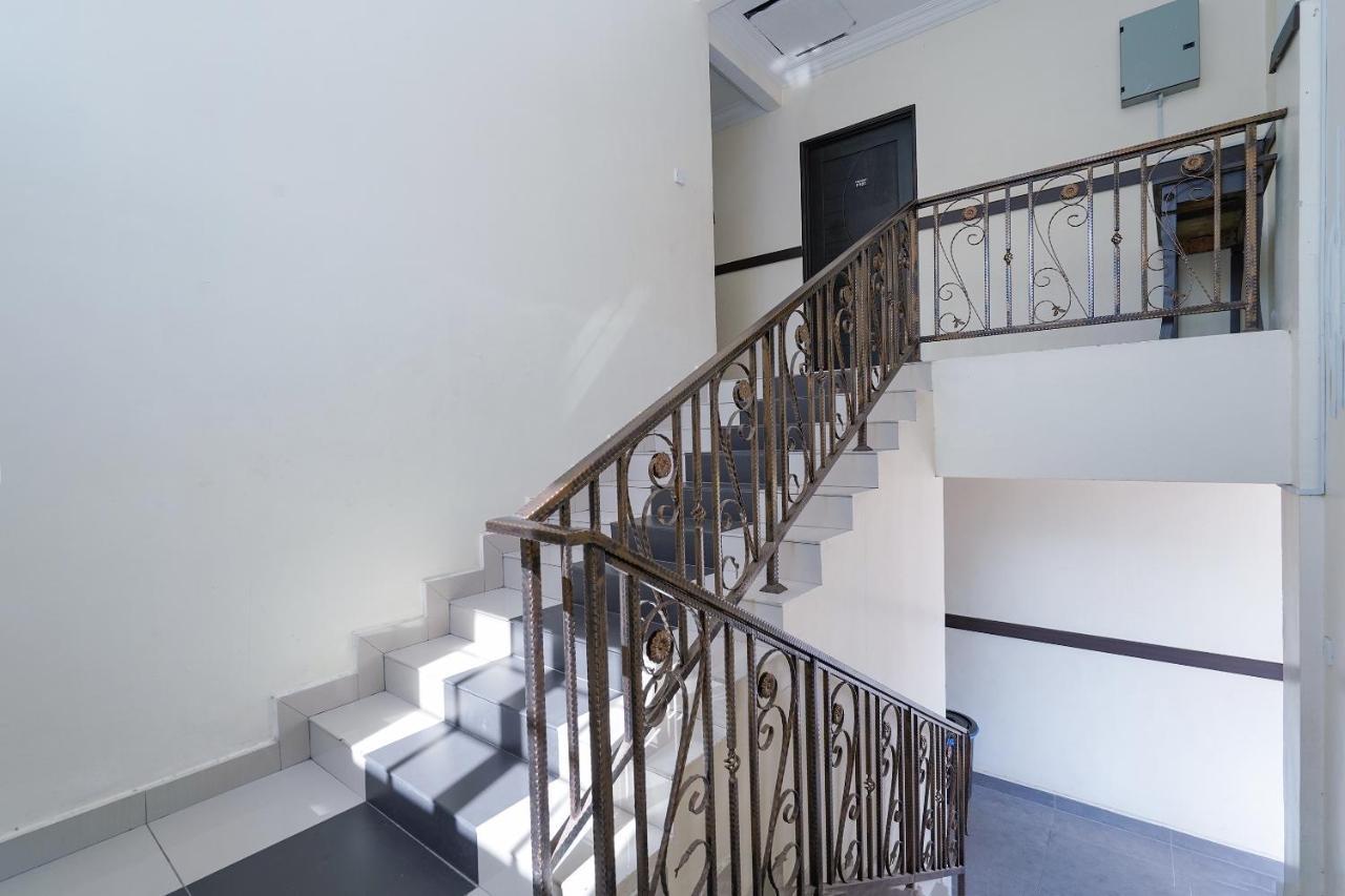 Oyo 90451 Bangi Moya Guesthouse Екстериор снимка