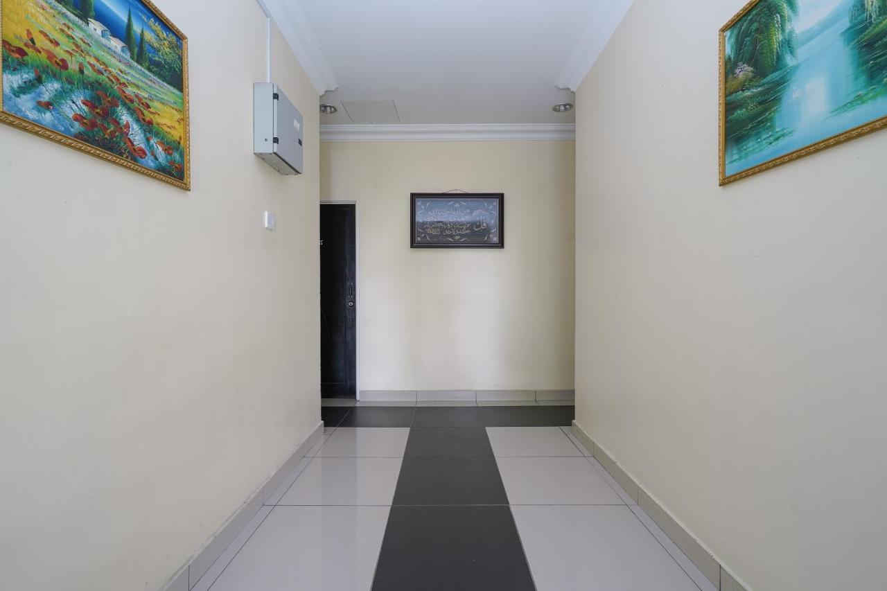 Oyo 90451 Bangi Moya Guesthouse Екстериор снимка