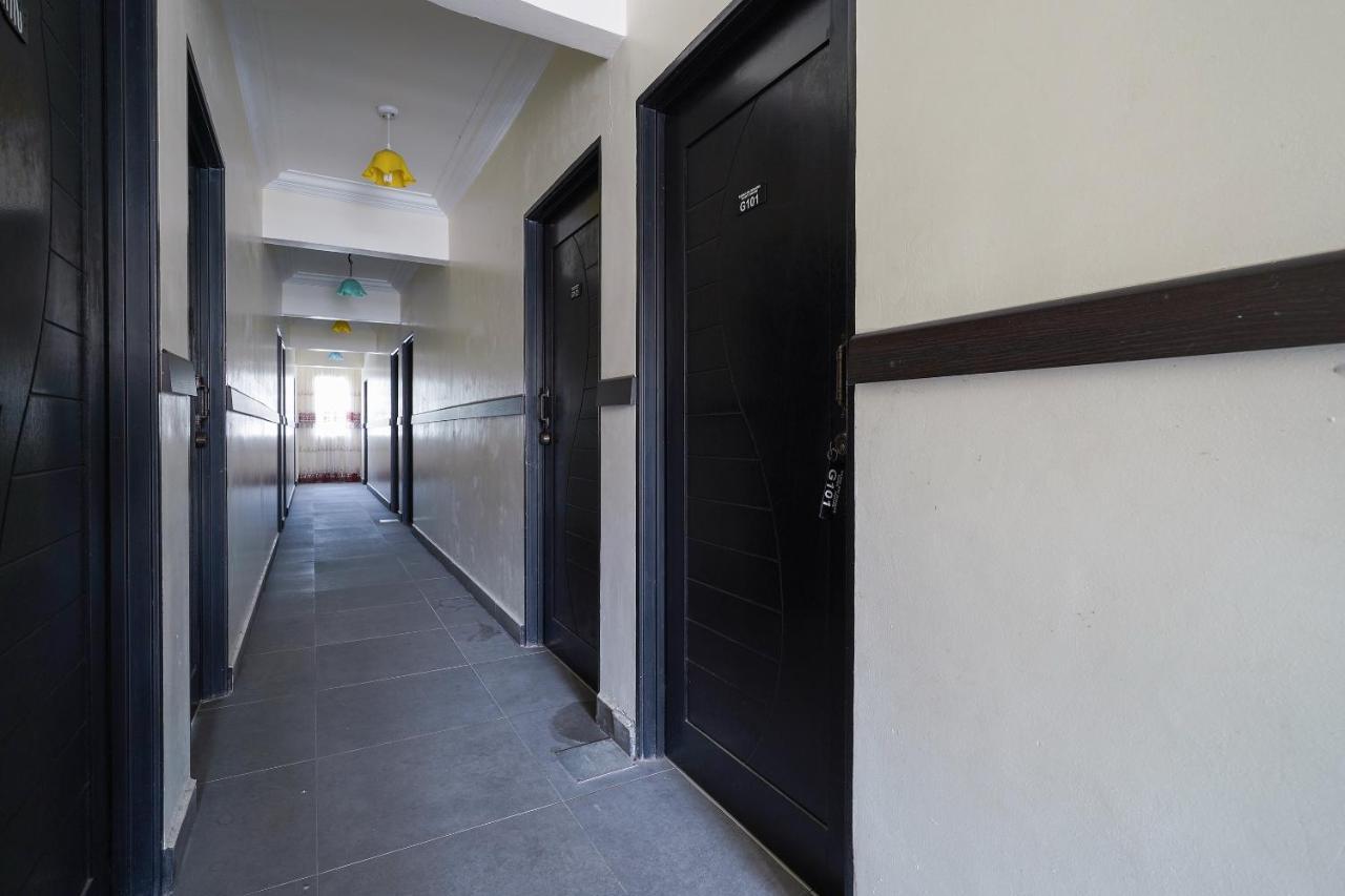 Oyo 90451 Bangi Moya Guesthouse Екстериор снимка