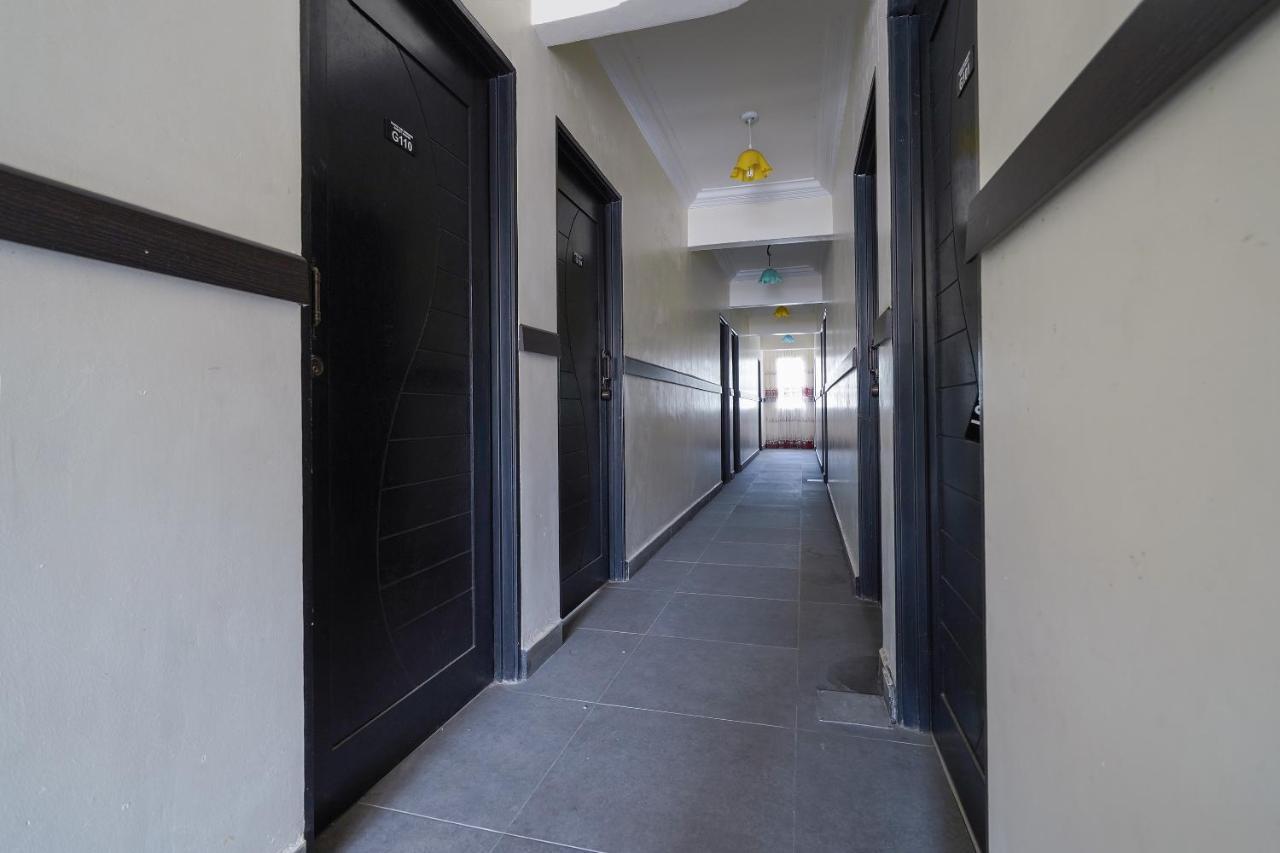 Oyo 90451 Bangi Moya Guesthouse Екстериор снимка