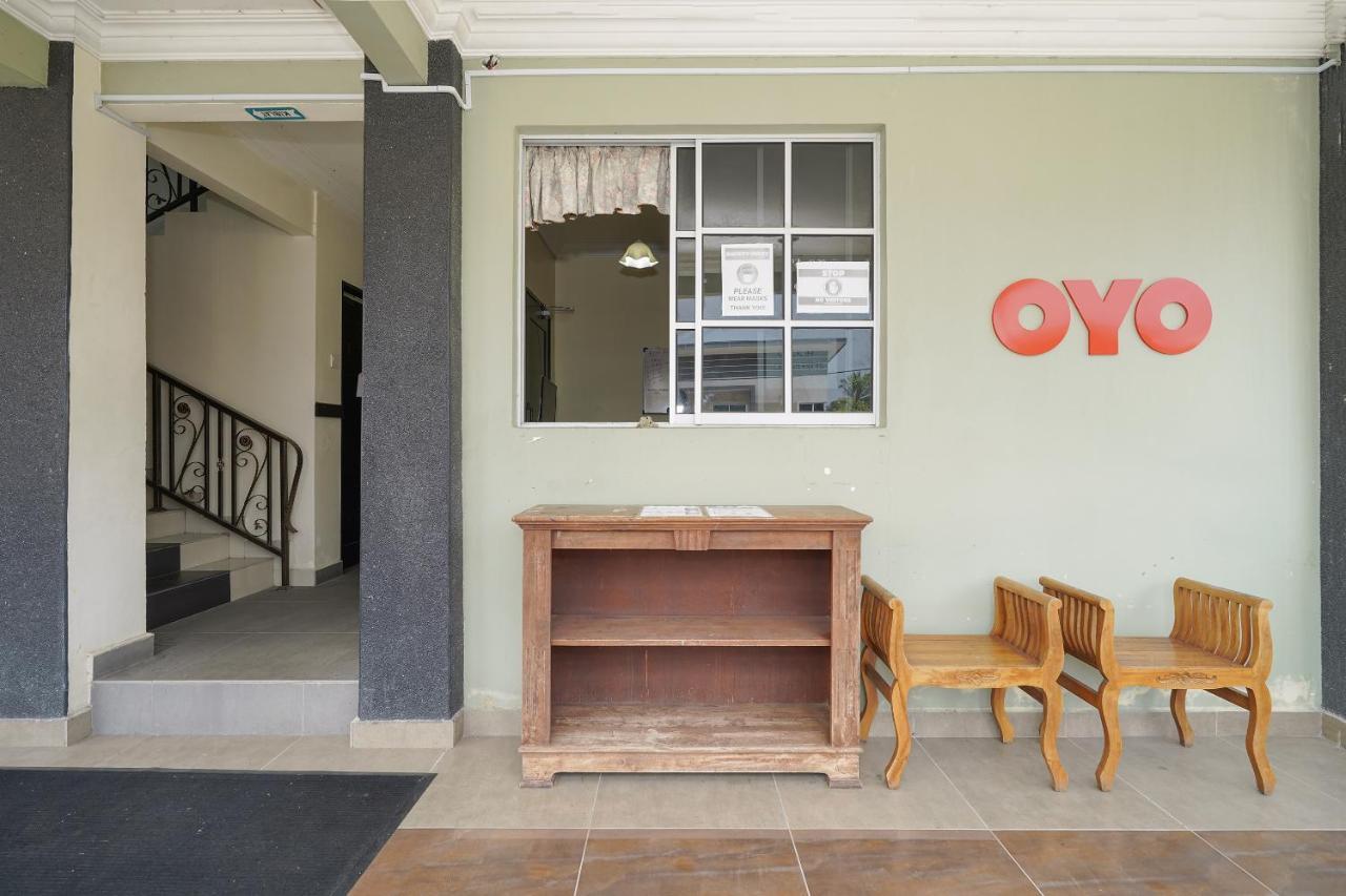 Oyo 90451 Bangi Moya Guesthouse Екстериор снимка