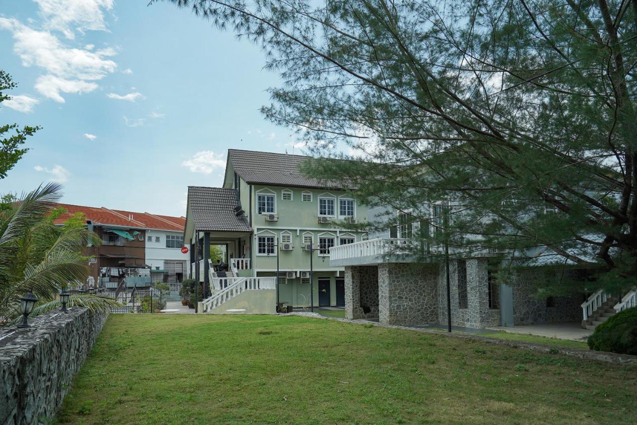 Oyo 90451 Bangi Moya Guesthouse Екстериор снимка