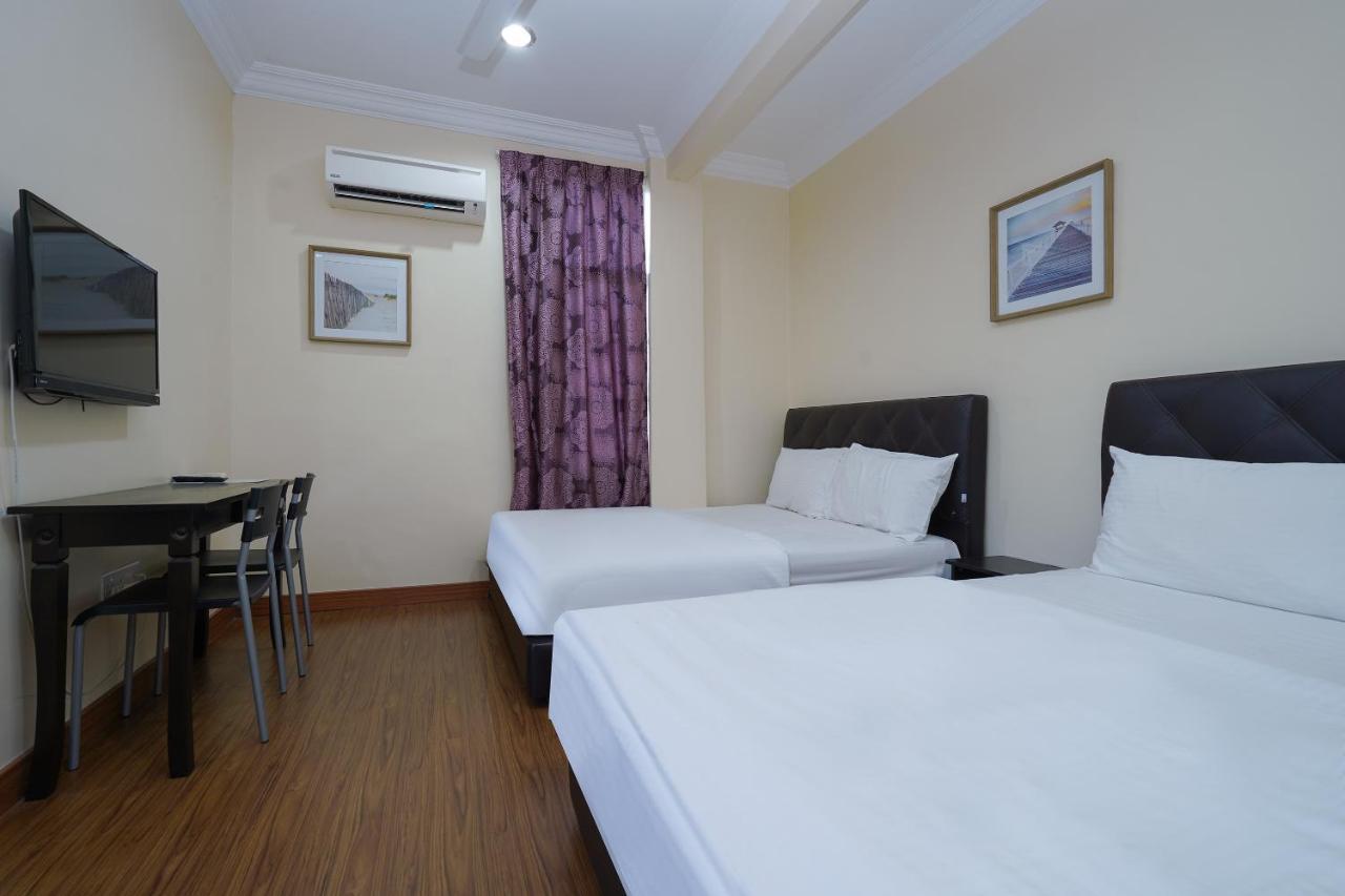 Oyo 90451 Bangi Moya Guesthouse Екстериор снимка