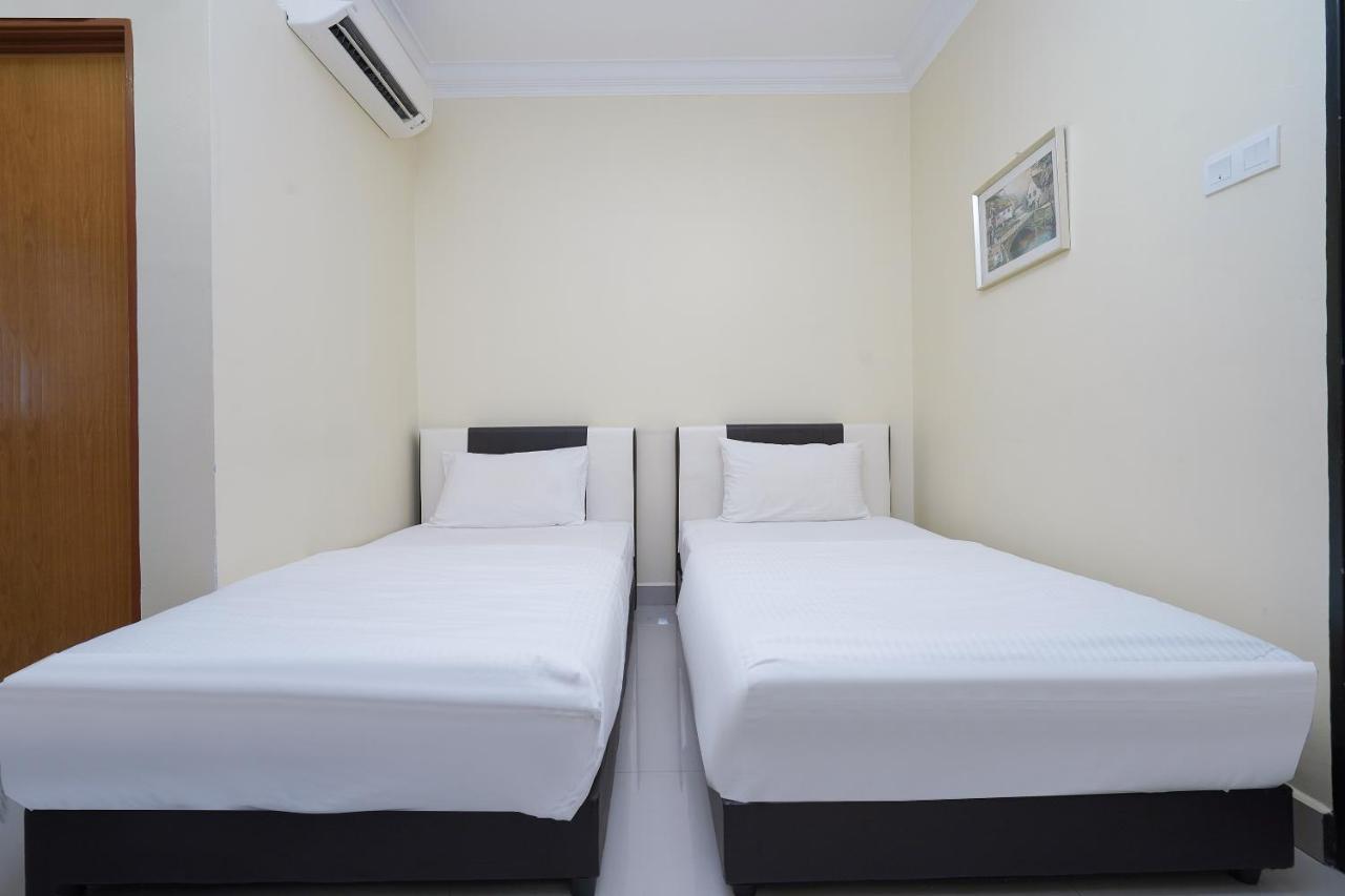 Oyo 90451 Bangi Moya Guesthouse Екстериор снимка