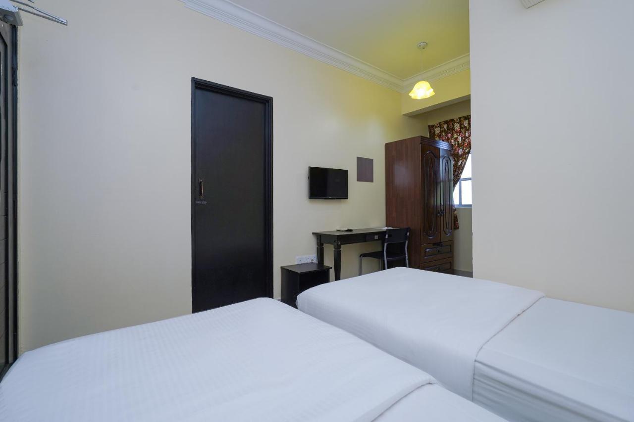 Oyo 90451 Bangi Moya Guesthouse Екстериор снимка